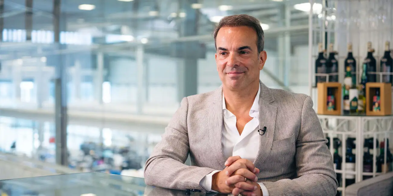 PDG d'Etiquel donne une interview pour la série de témoignages